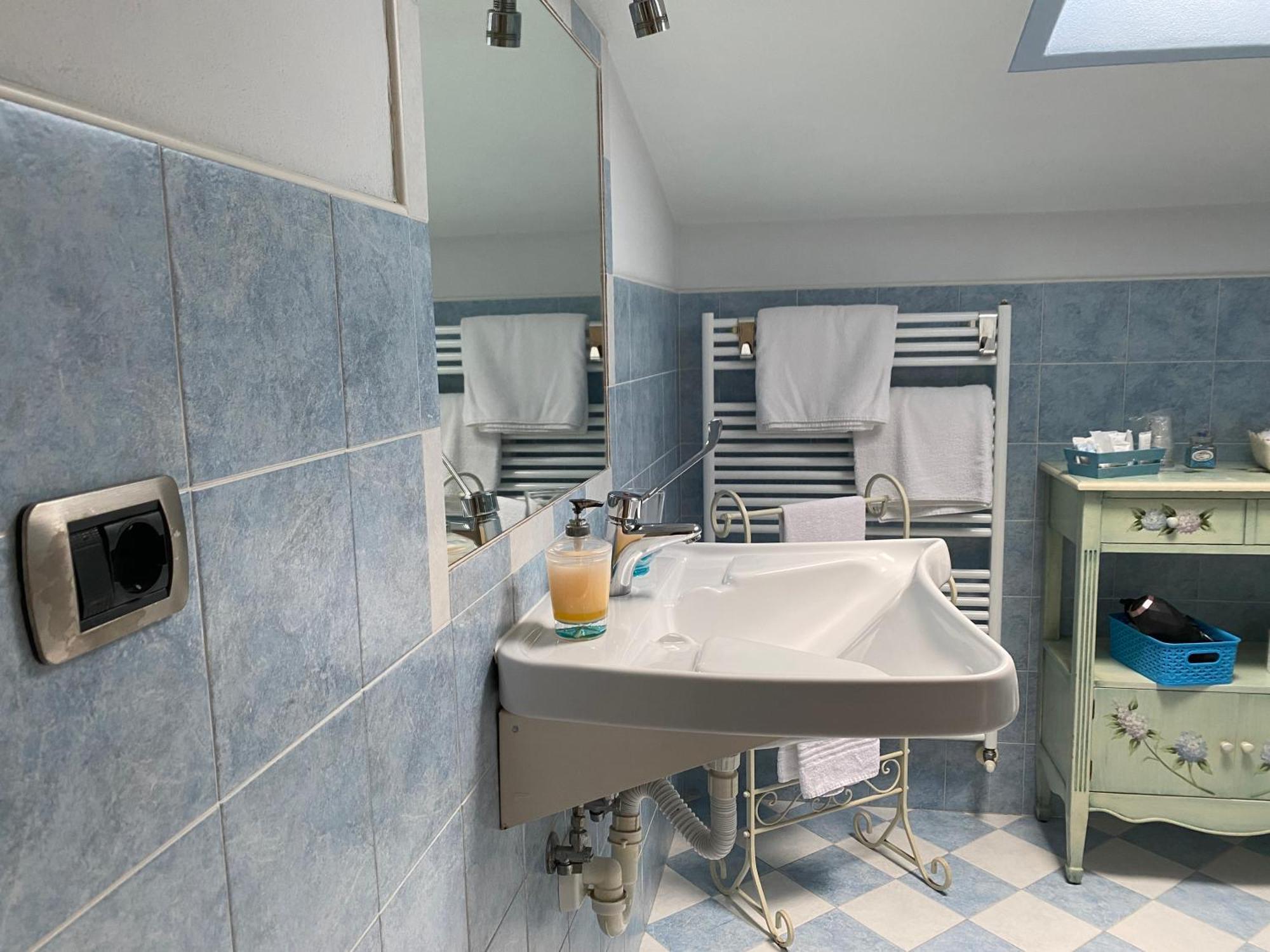 Bed & Breakfast Torre In Langa